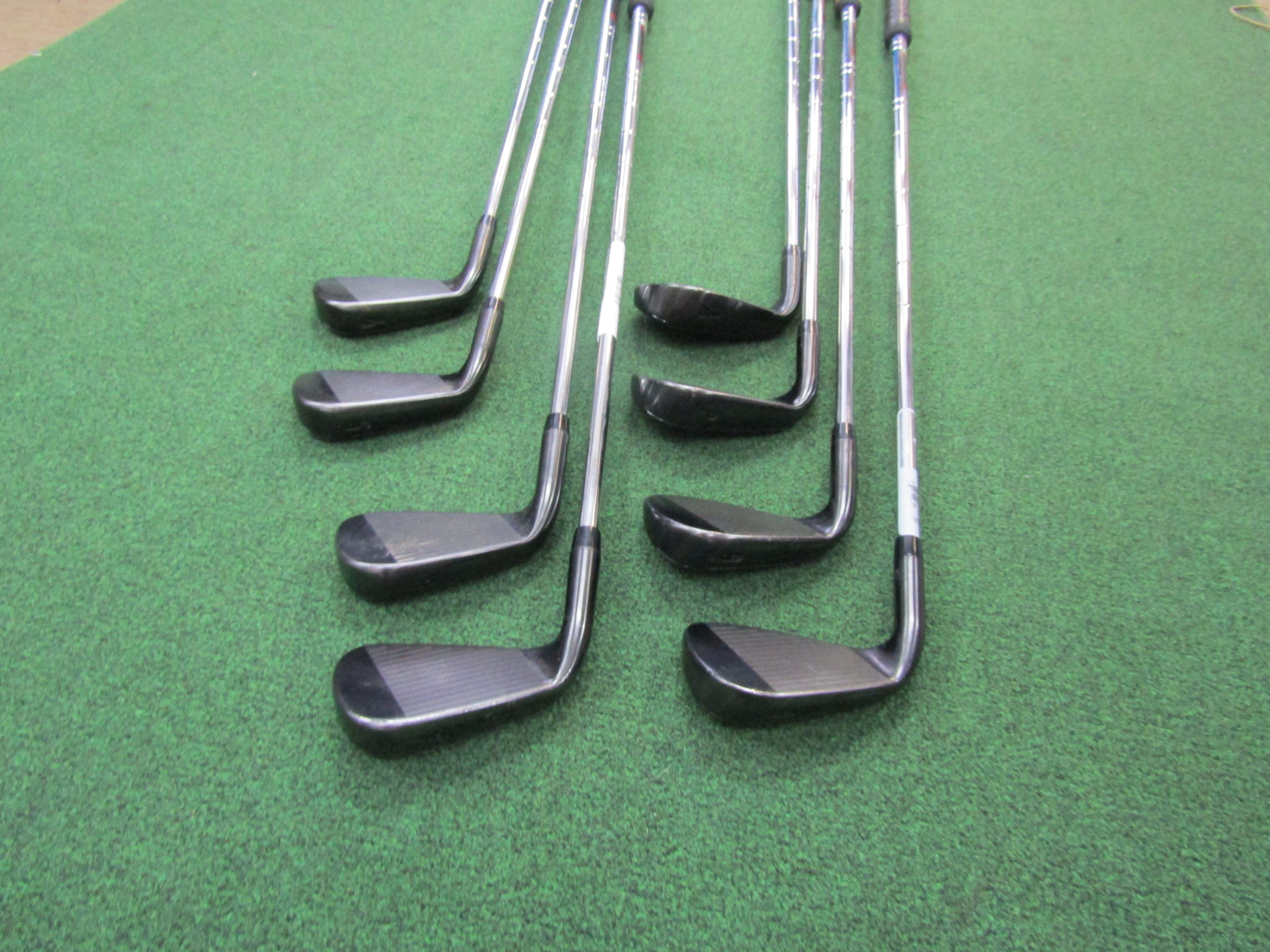 Callaway Razr X Black #4-PW, AW 8 pc. Iron Set Uniflex Steel Men's Right Pre-Owned Irons Callaway