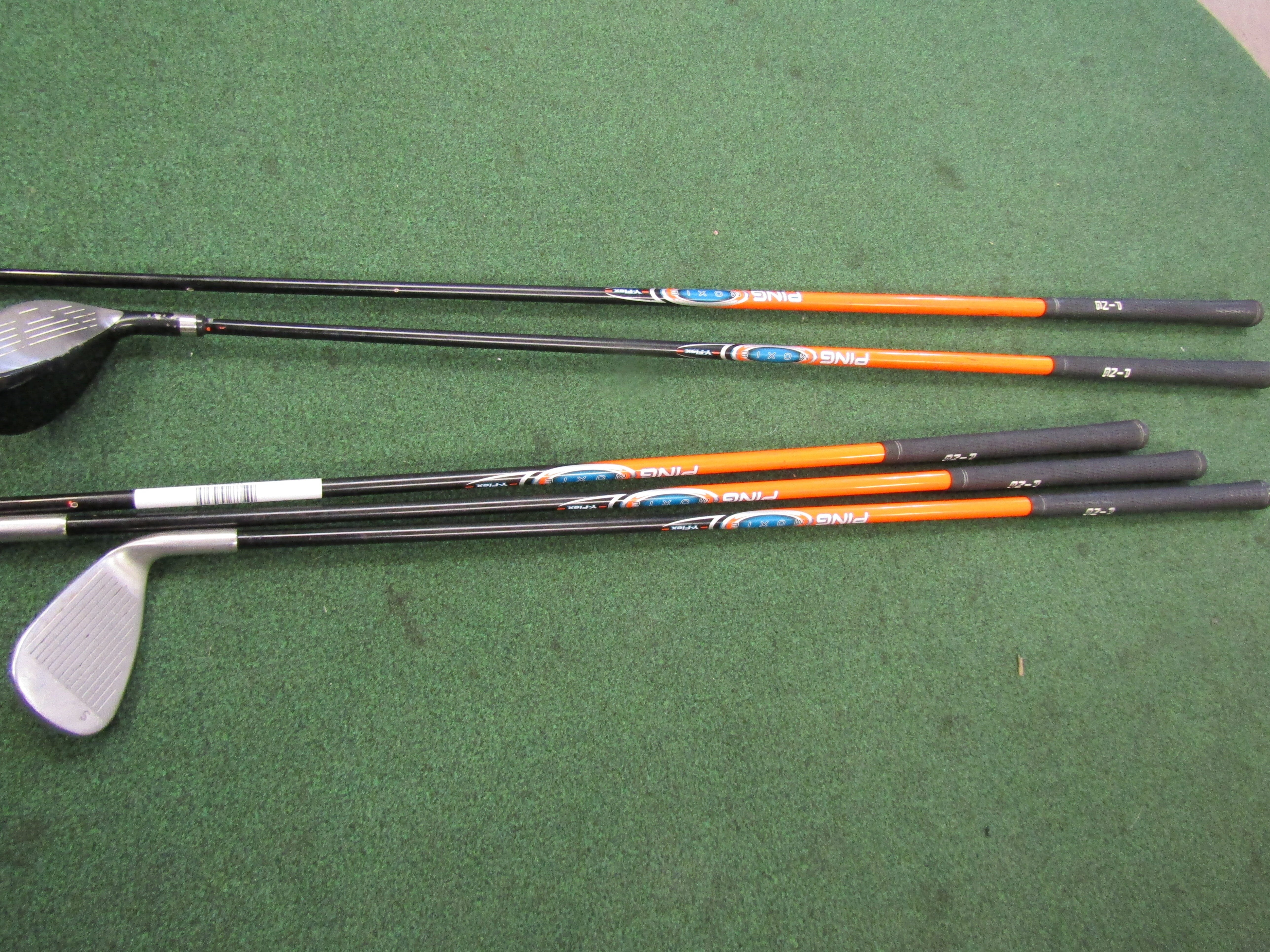 Ping Moxie 5pc. Set Youth Flex Graphite Shaft Left Hand (8-11 yrs) Junior Pre-Owned Golf Set Ping
