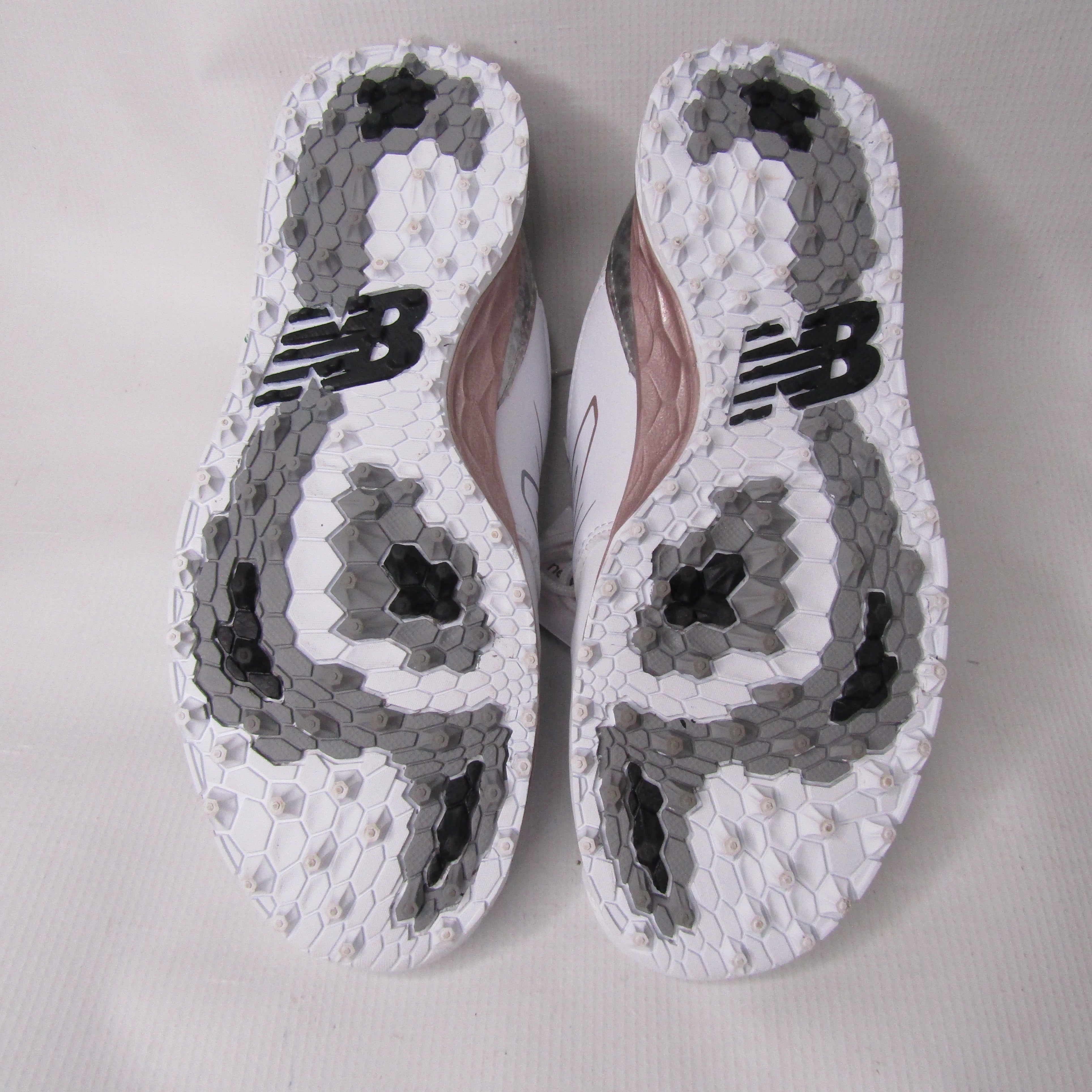 *PRE-OWNED* New Balance Women's Fresh Foam Links V2 Spikeless Golf Shoe Size 7 Wide Golf Stuff - Save on New and Pre-Owned Golf Equipment