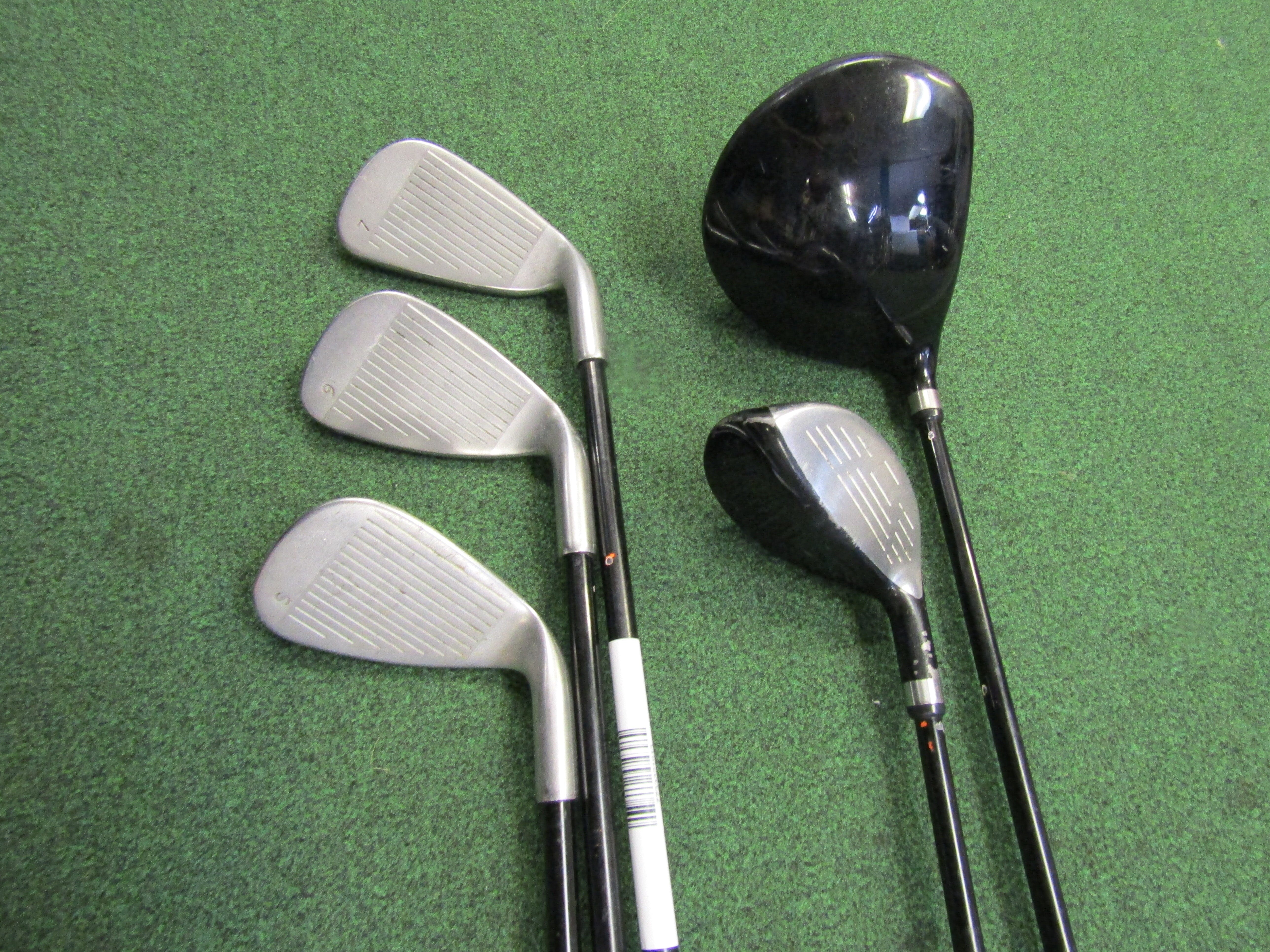 Ping Moxie 5pc. Set Youth Flex Graphite Shaft Left Hand (8-11 yrs) Junior Pre-Owned Golf Set Ping 