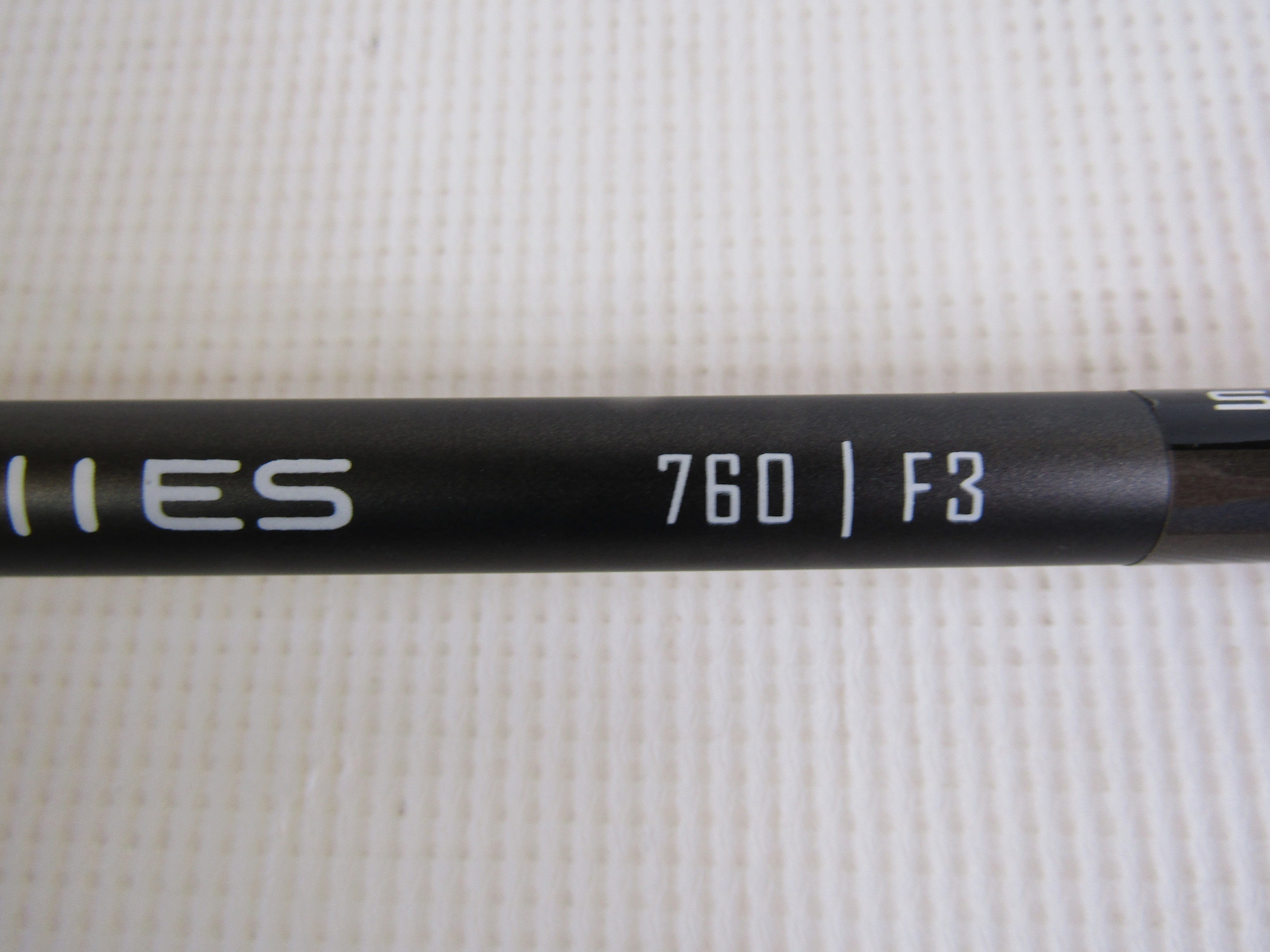 Pre-Owned TM Demo UST Mamiya Recoil 760 F3 Regular Flex + 1/2 Taper Tip .355 #7 Iron Shaft Pre-Owned Shafts UST Mamiya 