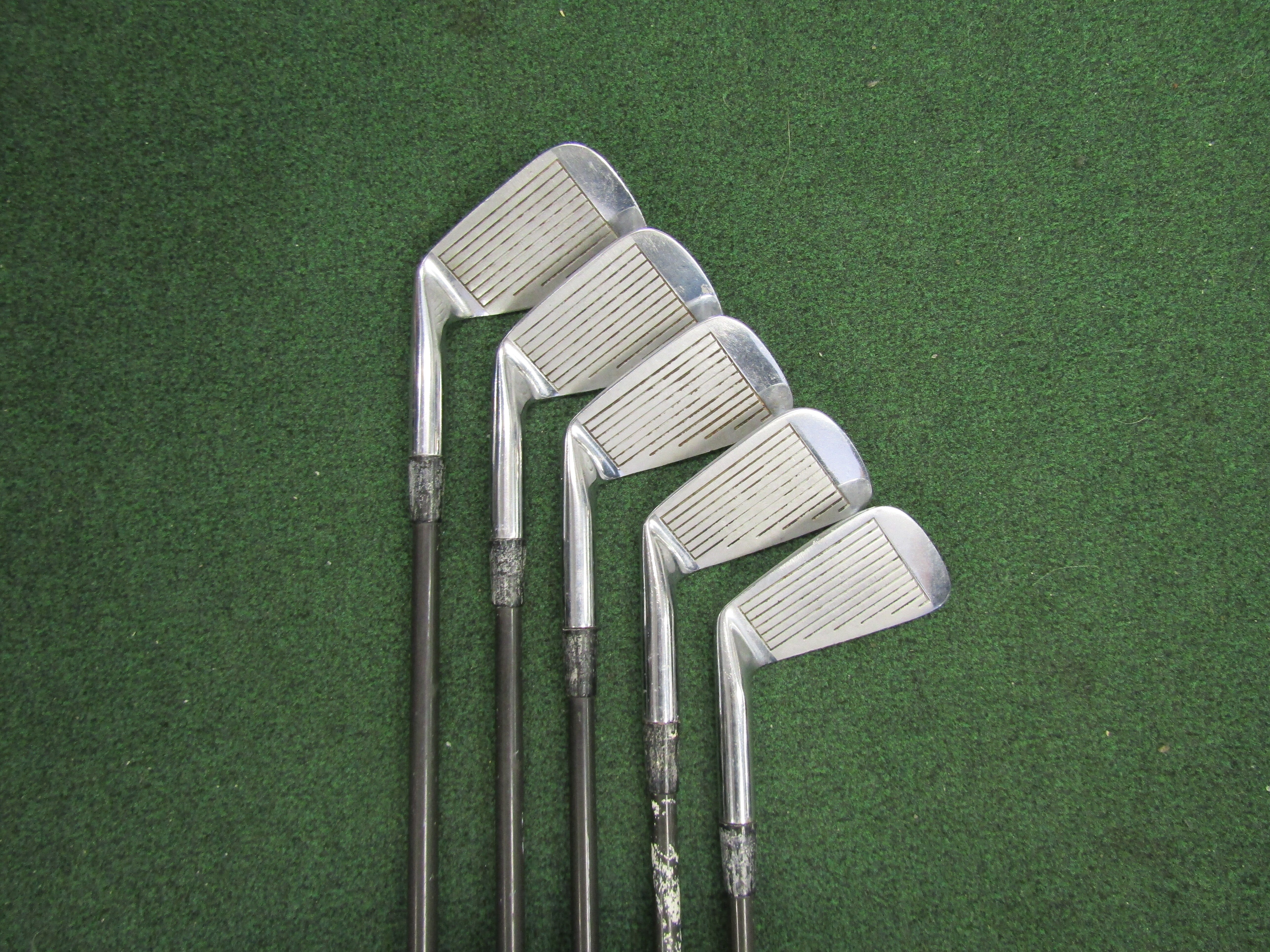 Wells Craft #5 - 9 5 pc. Iron Set Stiff Flex Graphite Men's Right Pre-Owned Iron Sets Golf Stuff 