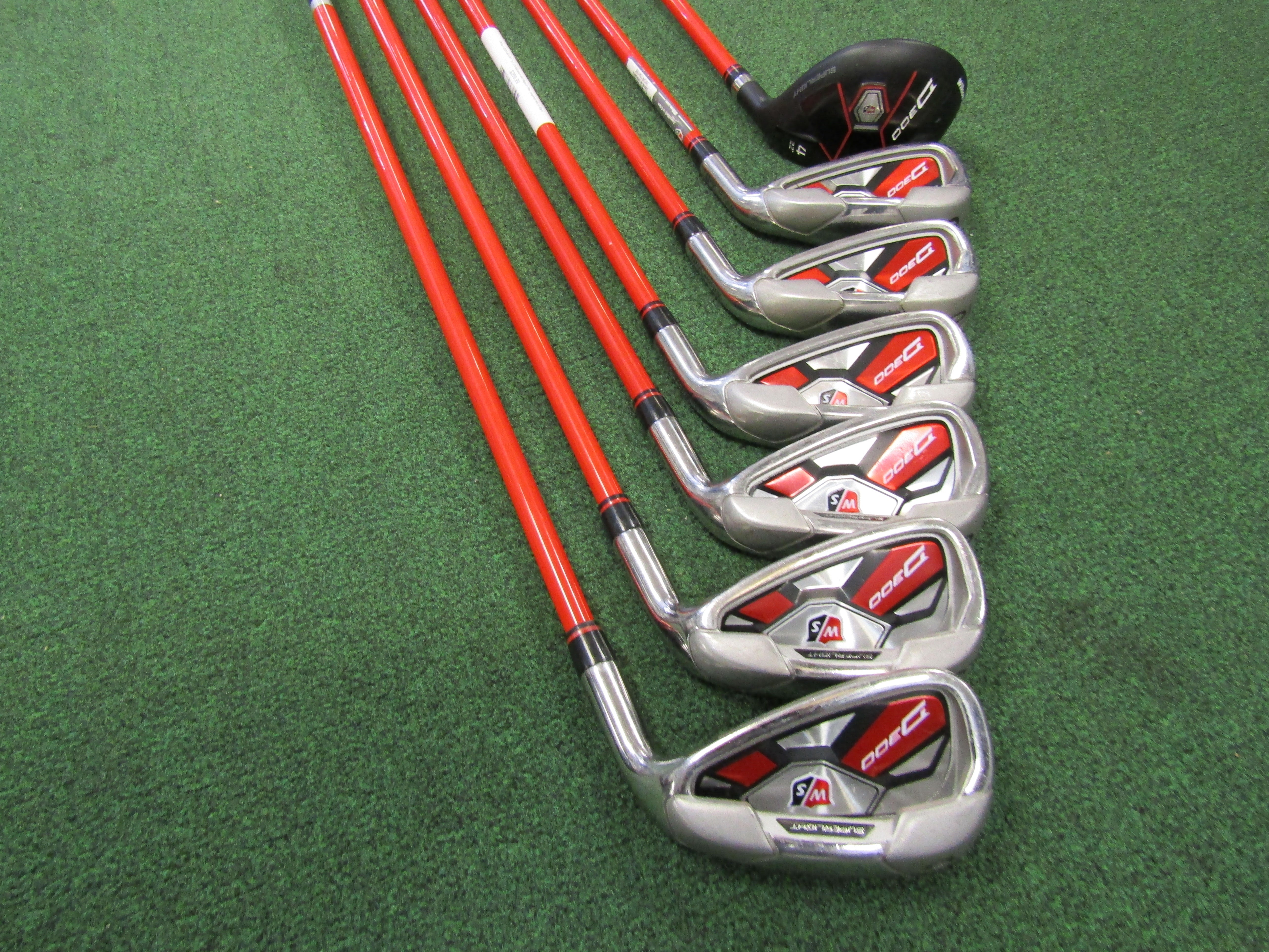 Wilson D300 #4-PW 7 pc. Combination Set Regular Flex Graphite Men's Right Pre-Owned Iron Sets Wilson 