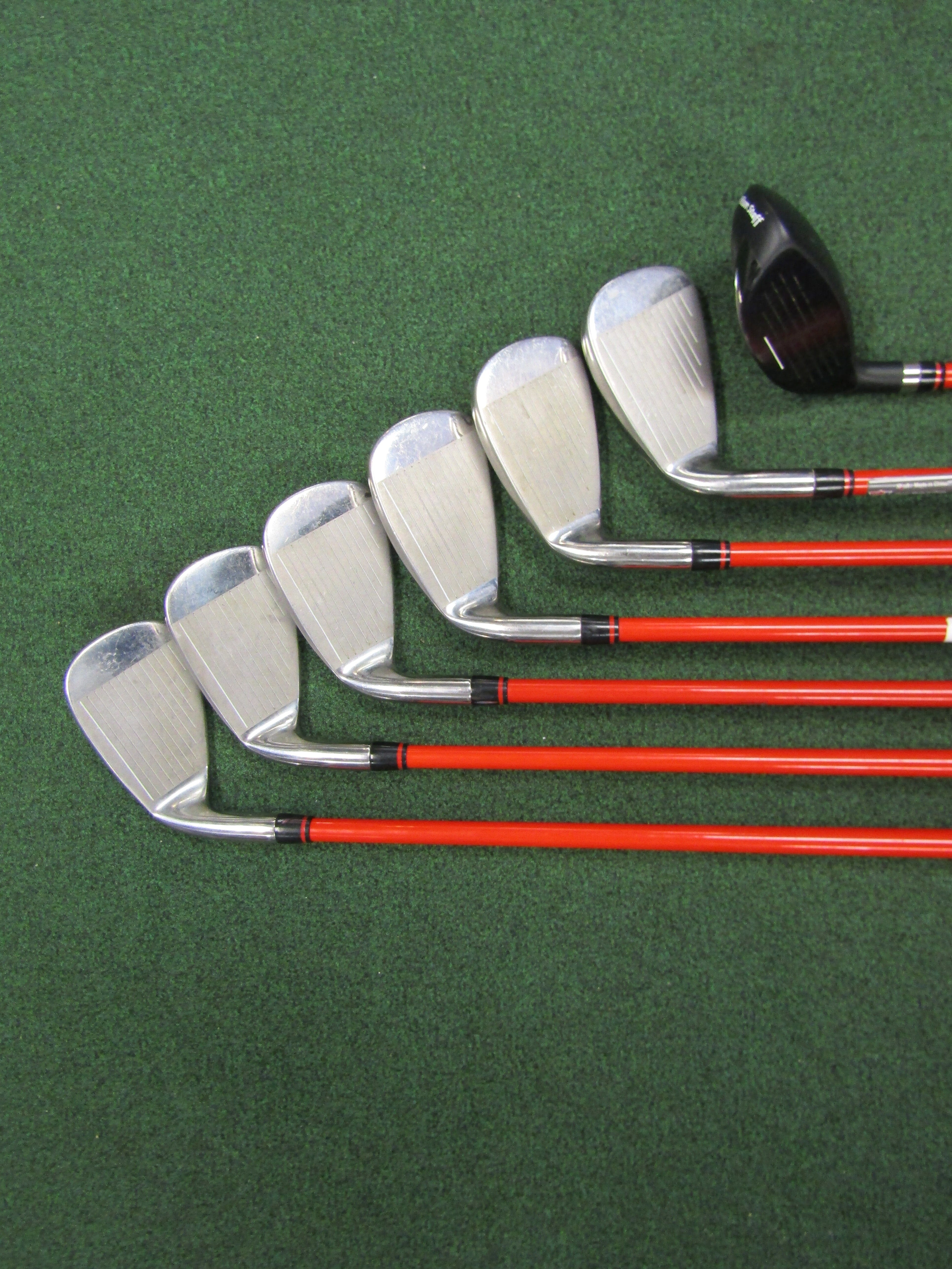 Wilson D300 #4-PW 7 pc. Combination Set Regular Flex Graphite Men's Right Pre-Owned Iron Sets Wilson 