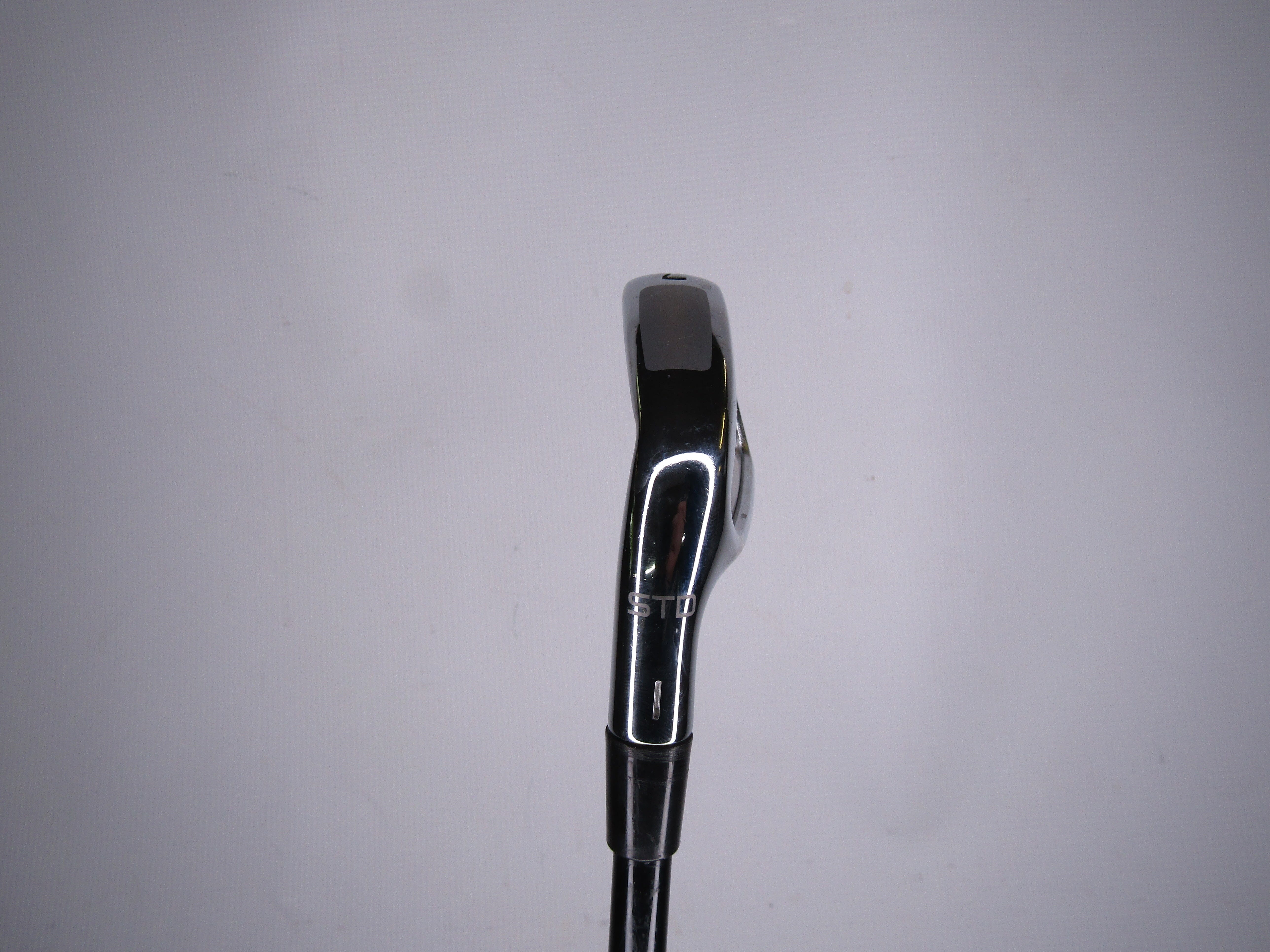 Wilson Staff FG Tour V6 #7 Iron Regular Flex Graphite Men's Left Pre-Owned Irons Wilson 